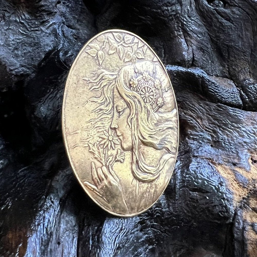 Vintage Art Nouveau Brooch Pin Brass Oval Gold Tone Fairy Woman Embossed Metal - Picture 2 of 9